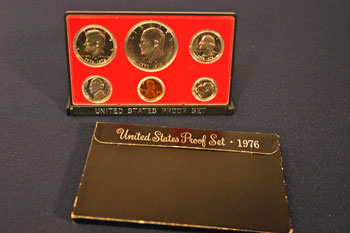 1976 Proof Set standing