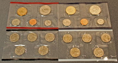 2000 Mint Set obverse view of uncirculated coins