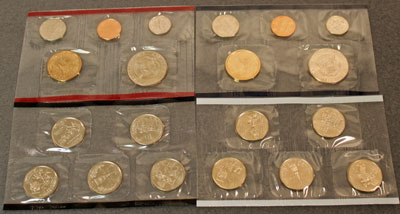 2000 Mint Set reverse view of uncirculated coins